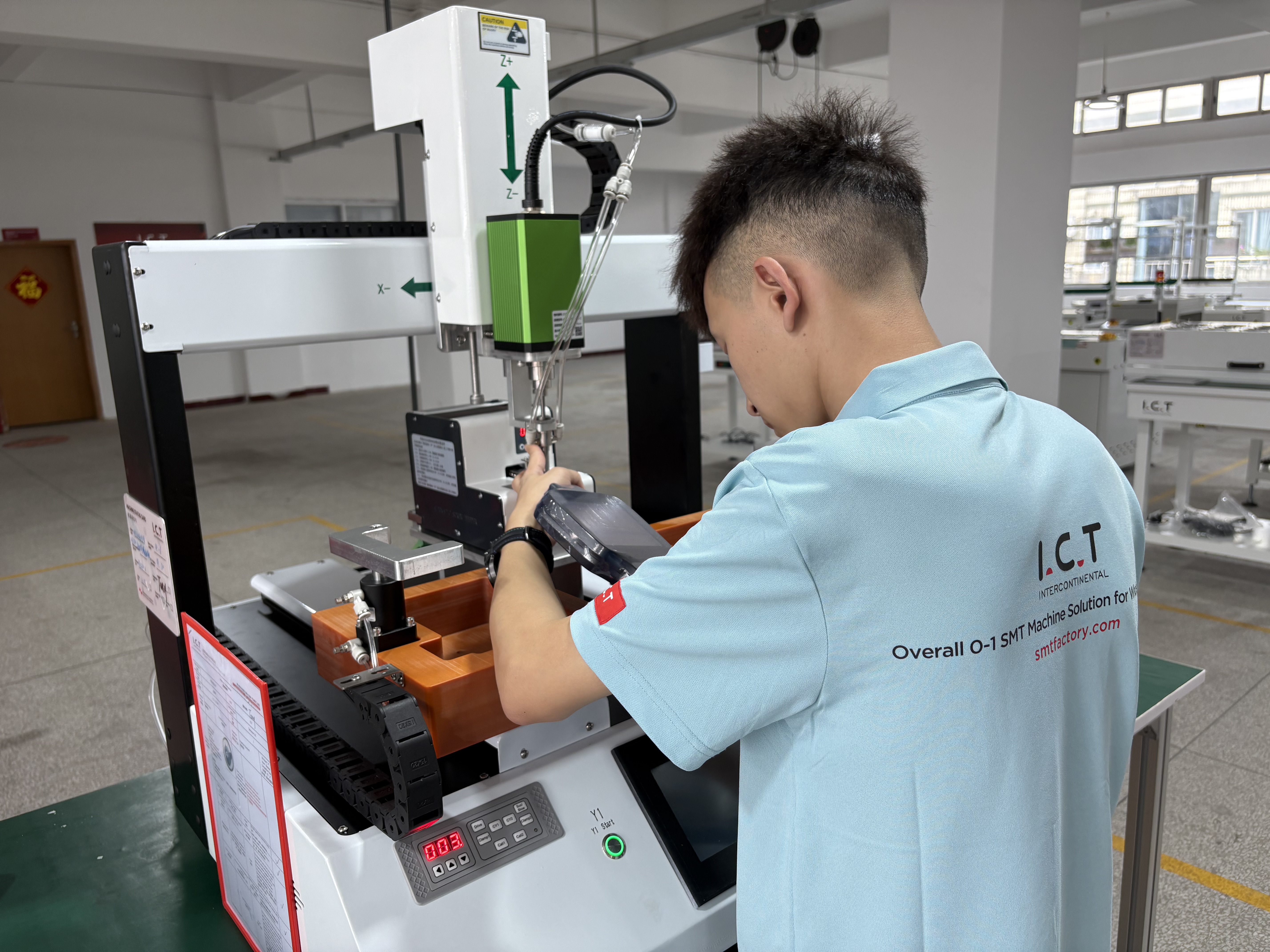 stolni vijak robot.jpg