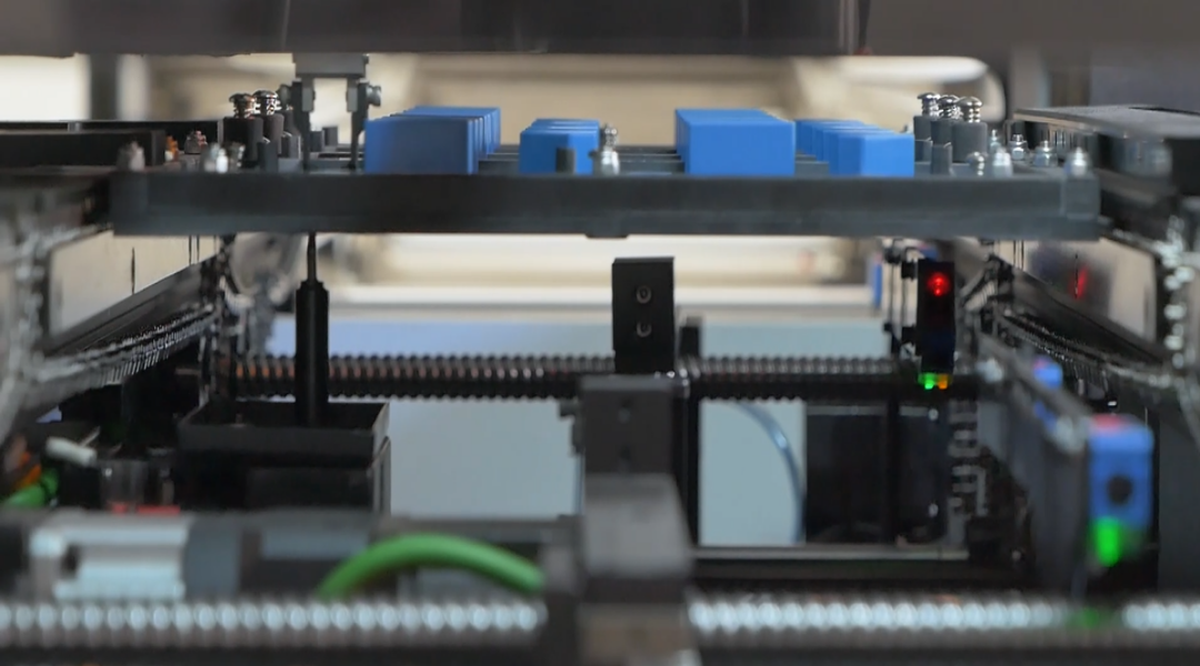 THT-stroj za umetanje